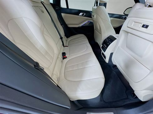 Used 2022 BMW X6 xDrive40i w/ M Sport Package image 29