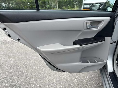 Used 2015 Toyota Camry LE FWD image 12