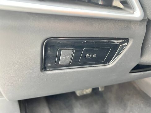 Used 2017 Jaguar F-PACE Prestige image 31