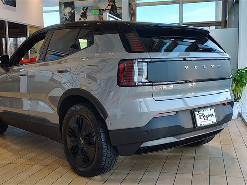 New 2026 Volvo EX30 Cross Country Ultra image 3