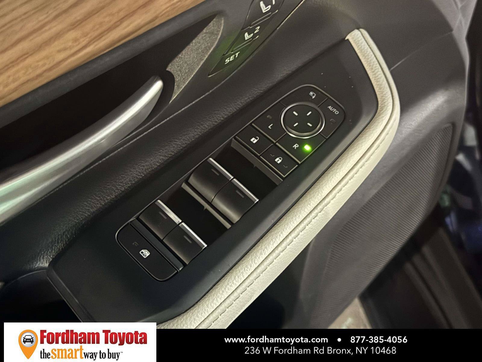 Used 2024 Toyota Grand Highlander AWD image 16