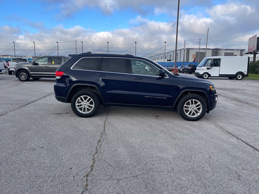Used 2017 Jeep Grand Cherokee Laredo w/ Quick Order Package 23E AWD/4WD image 6
