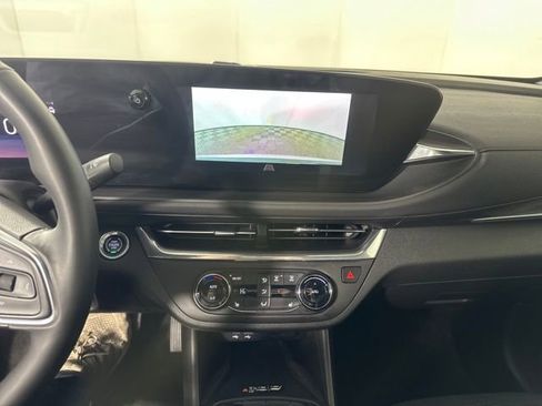 Used 2024 Buick Envista Preferred w/ Convenience I Package image 22