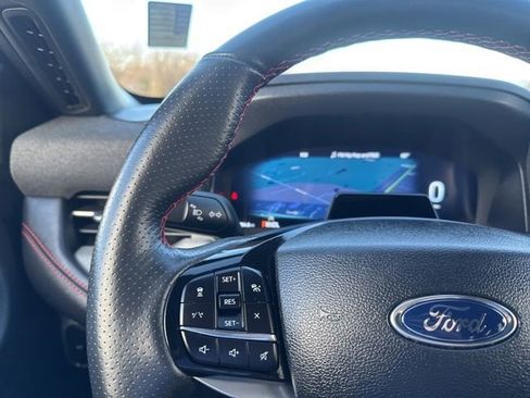 Used 2025 Ford Explorer ST-Line w/ ST-Line Street Pack image 16