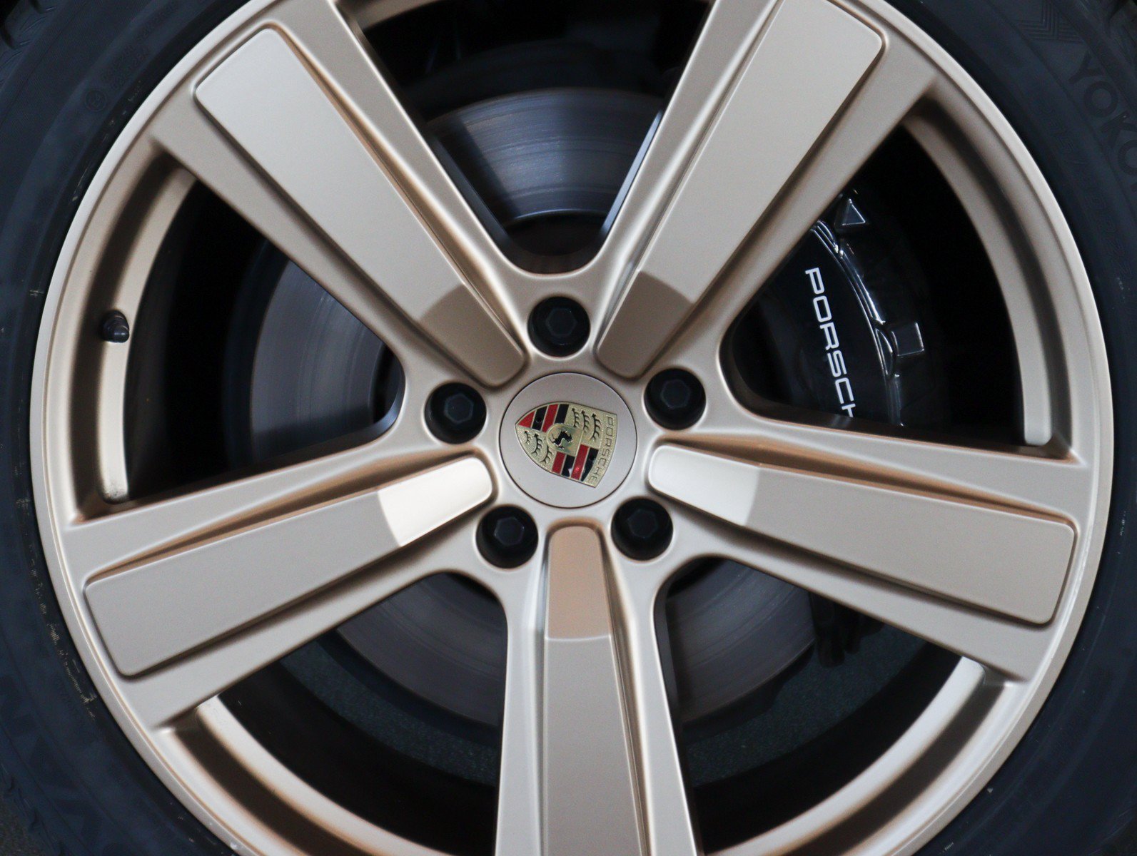 Certified 2024 Porsche Cayenne w/ Premium Package AWD/4WD image 13