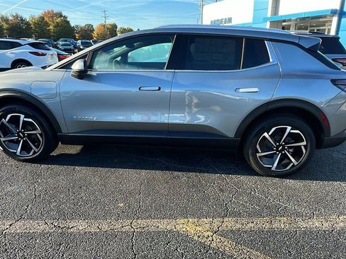 New 2026 Chevrolet Equinox EV LT image 8