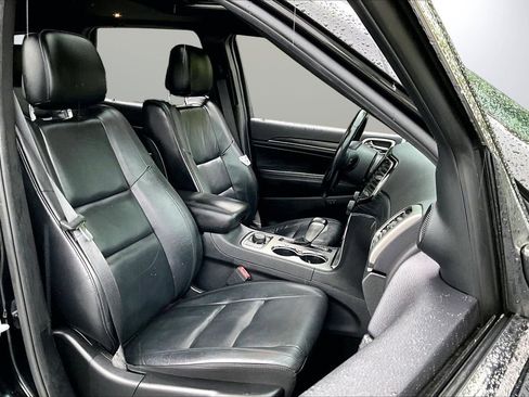 Used 2019 Jeep Grand Cherokee Limited AWD/4WD image 24