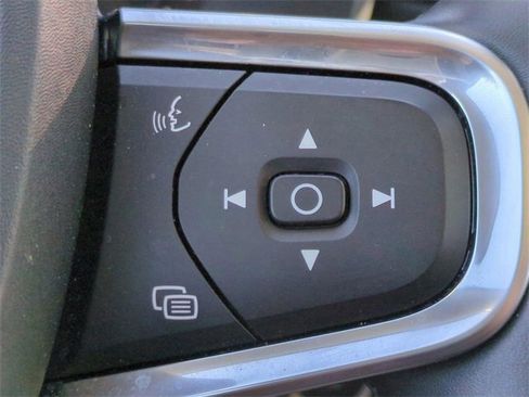 Certified 2025 Volvo XC40 B5 Core image 23