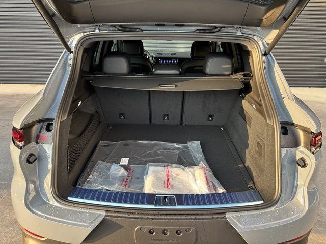 Certified 2026 Porsche Cayenne AWD/4WD image 26