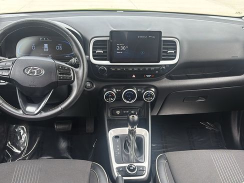 Used 2024 Hyundai Venue Limited image 12