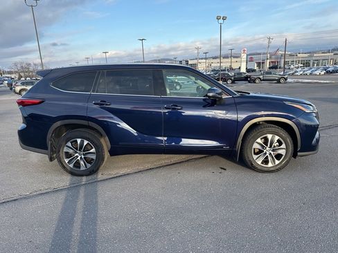 Used 2021 Toyota Highlander XLE image 6