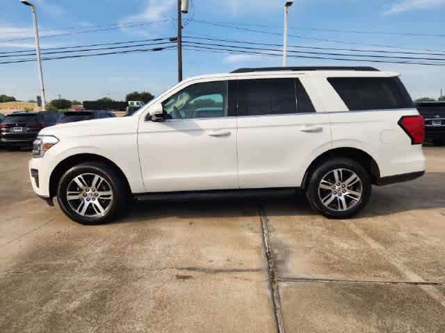 Used 2024 Ford Expedition XLT RWD image 3