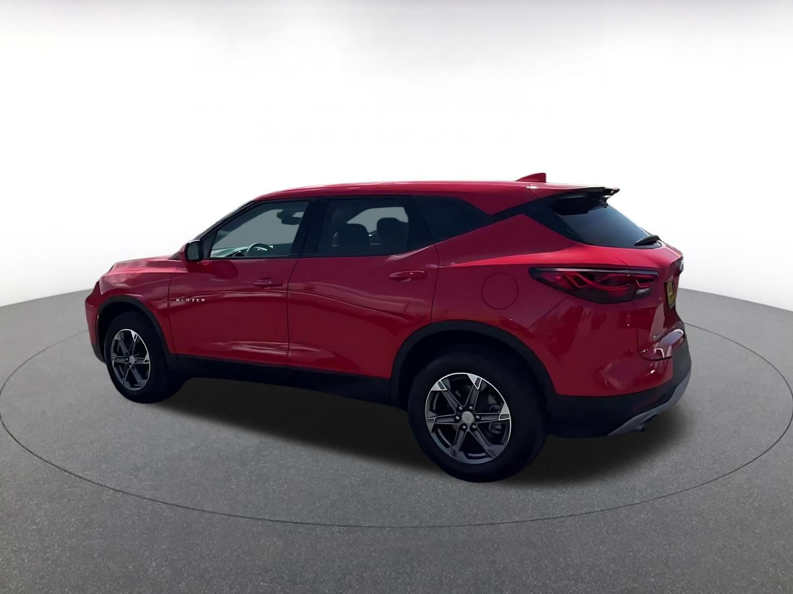 Used 2025 Chevrolet Blazer LT FWD image 9