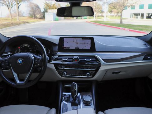 Used 2017 BMW 540i xDrive image 26