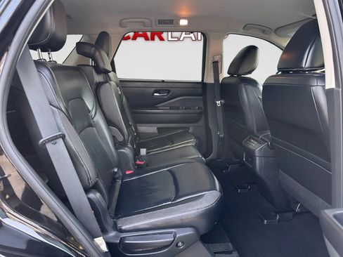 Used 2023 Nissan Pathfinder SL FWD image 19