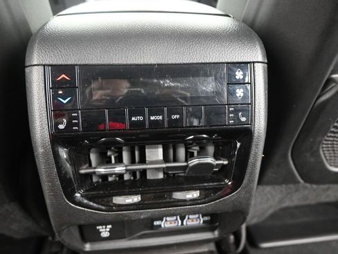 Used 2021 Jeep Grand Cherokee L Limited AWD/4WD image 16