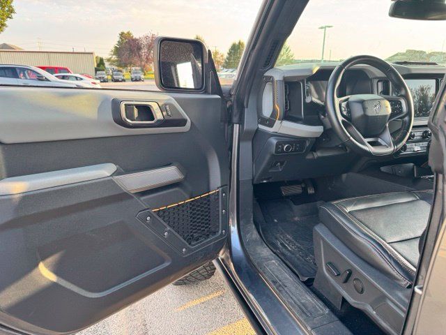 Used 2022 Ford Bronco Badlands w/ Sasquatch Package AWD/4WD image 14