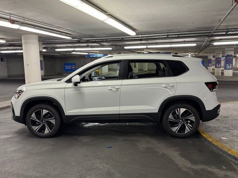 New 2025 Volkswagen Taos SE image 37
