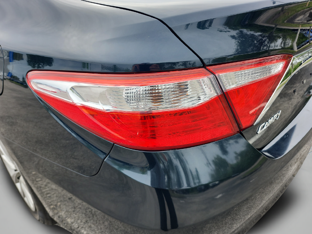 Used 2015 Toyota Camry LE FWD image 15