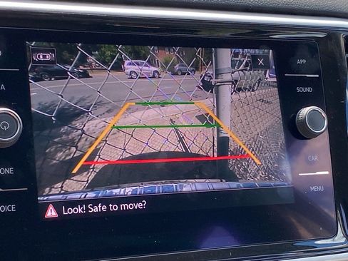 Certified 2022 Volkswagen Atlas SE image 9