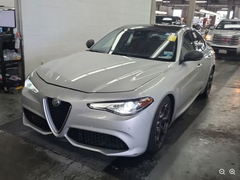 Used 2018 Alfa Romeo Giulia Ti Sport w/ Quick Order Package 22U Sport RWD image 1