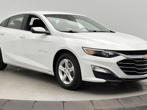 Used 2024 Chevrolet Malibu LT image 3