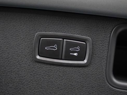 Certified 2026 Porsche Macan AWD/4WD image 14