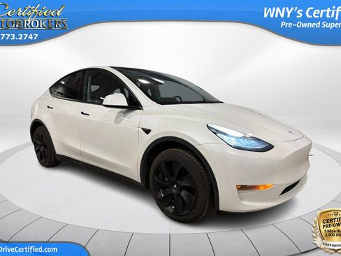 Used 2022 Tesla Model Y Long Range image 3
