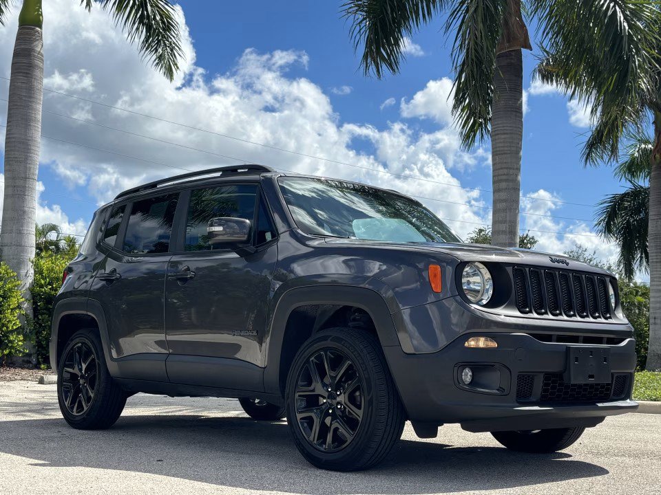 Used 2017 Jeep Renegade Altitude AWD/4WD image 4