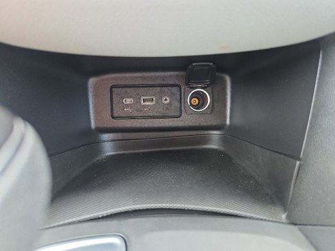 Used 2020 Chevrolet Equinox LS image 27