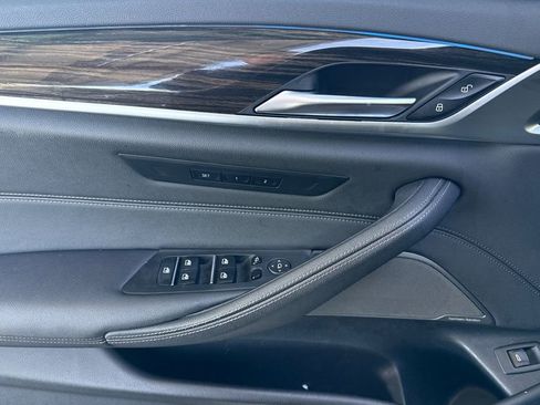 Used 2023 BMW 530e xDrive image 17