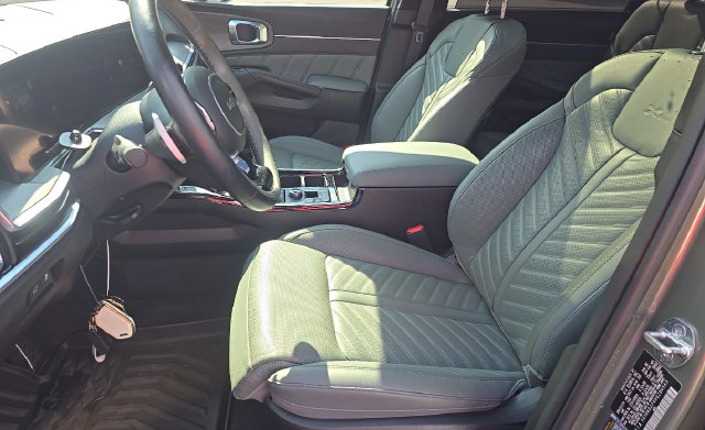 Used 2024 Kia Sorento SX Prestige w/ Sage Leather Package AWD/4WD image 5