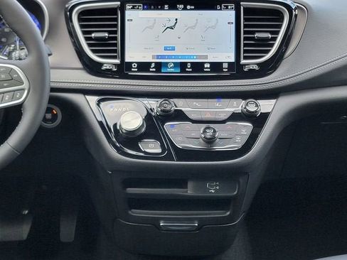 New 2026 Chrysler Pacifica Select image 27