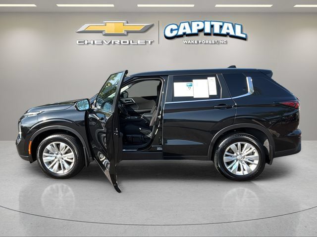 Used 2025 Mitsubishi Outlander ES FWD image 9