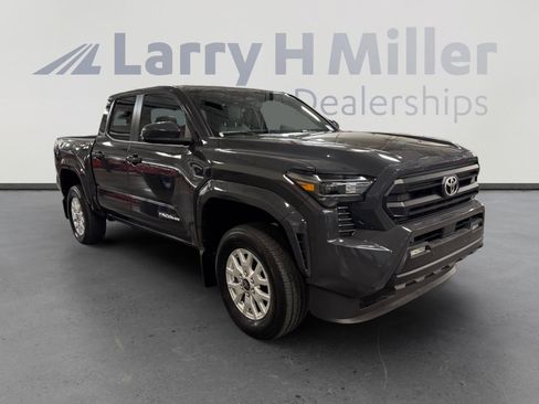 Certified 2025 Toyota Tacoma SR5 AWD/4WD image 7