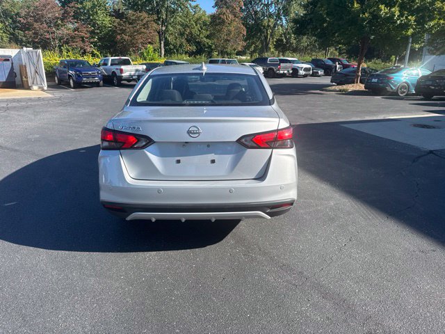 Used 2025 Nissan Versa SV FWD image 5