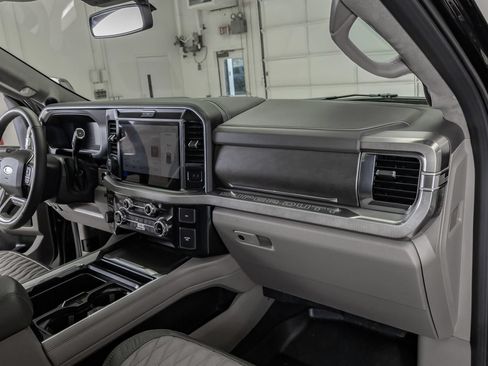 Used 2026 Ford F450 Platinum w/ Platinum Plus Package AWD/4WD image 4