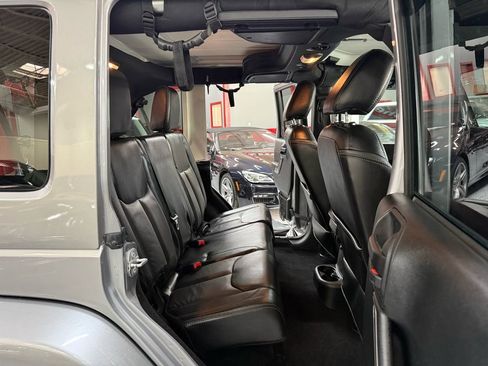 Used 2018 Jeep Wrangler Unlimited Sahara w/ Dual Top Group image 23