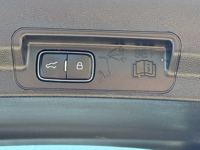 Used 2021 Ford Explorer Limited w/ Equipment Group 301A AWD/4WD image 12