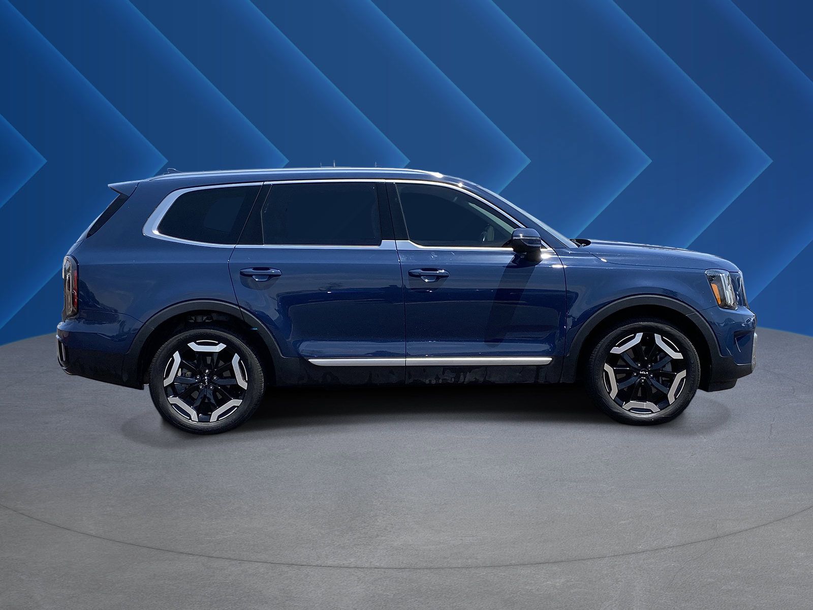 Used 2023 Kia Telluride EX w/ EX Captain's Chair Package FWD image 2