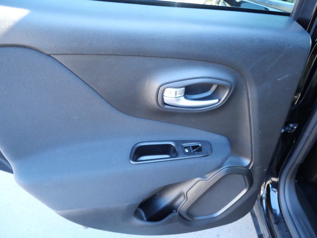 Used 2021 Jeep Renegade Latitude AWD/4WD image 24
