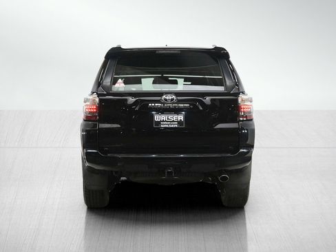 Used 2018 Toyota 4Runner SR5 Premium image 4