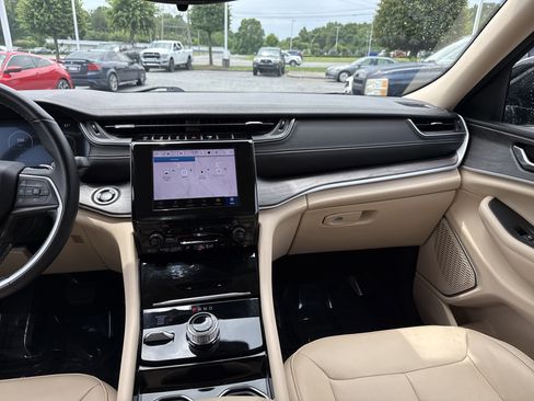 Used 2021 Jeep Grand Cherokee L Limited AWD/4WD image 29