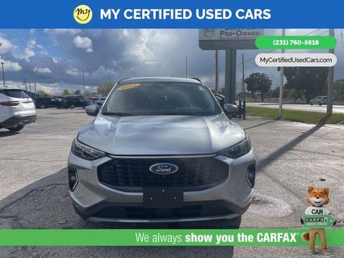 Used 2023 Ford Escape Platinum image 2