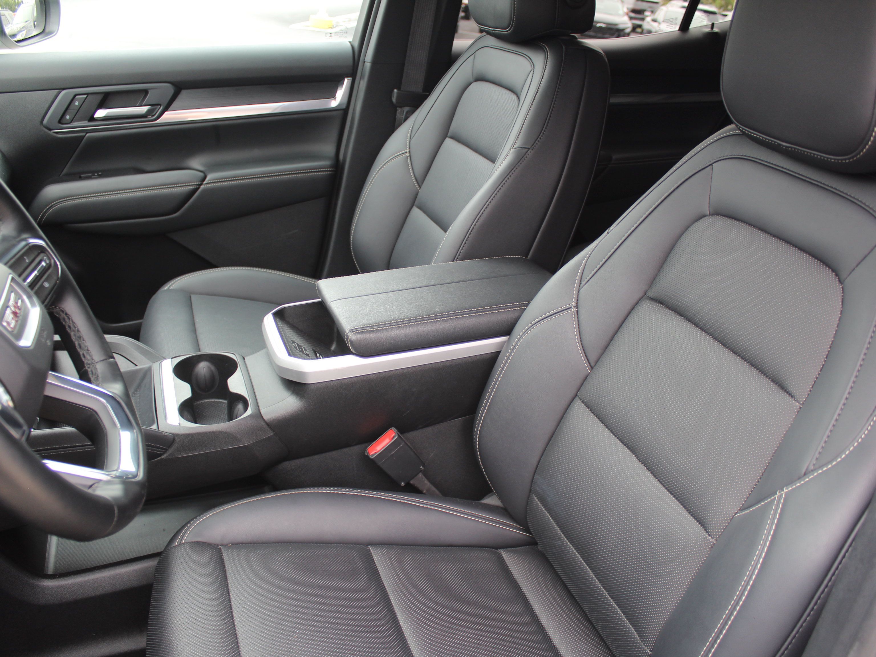 Used 2026 GMC Terrain Elevation w/ Elevation Premium Package AWD/4WD image 13