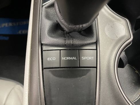 Used 2024 Toyota Camry SE image 27