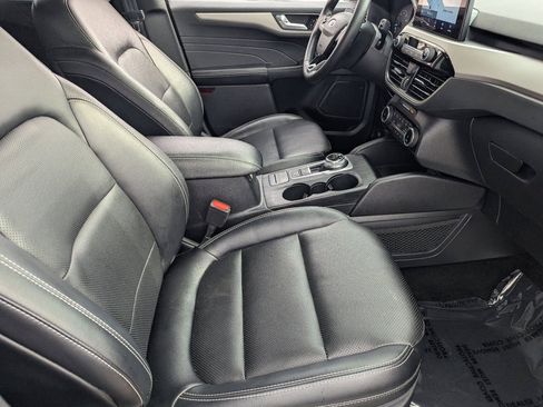 Used 2022 Ford Escape SEL image 9