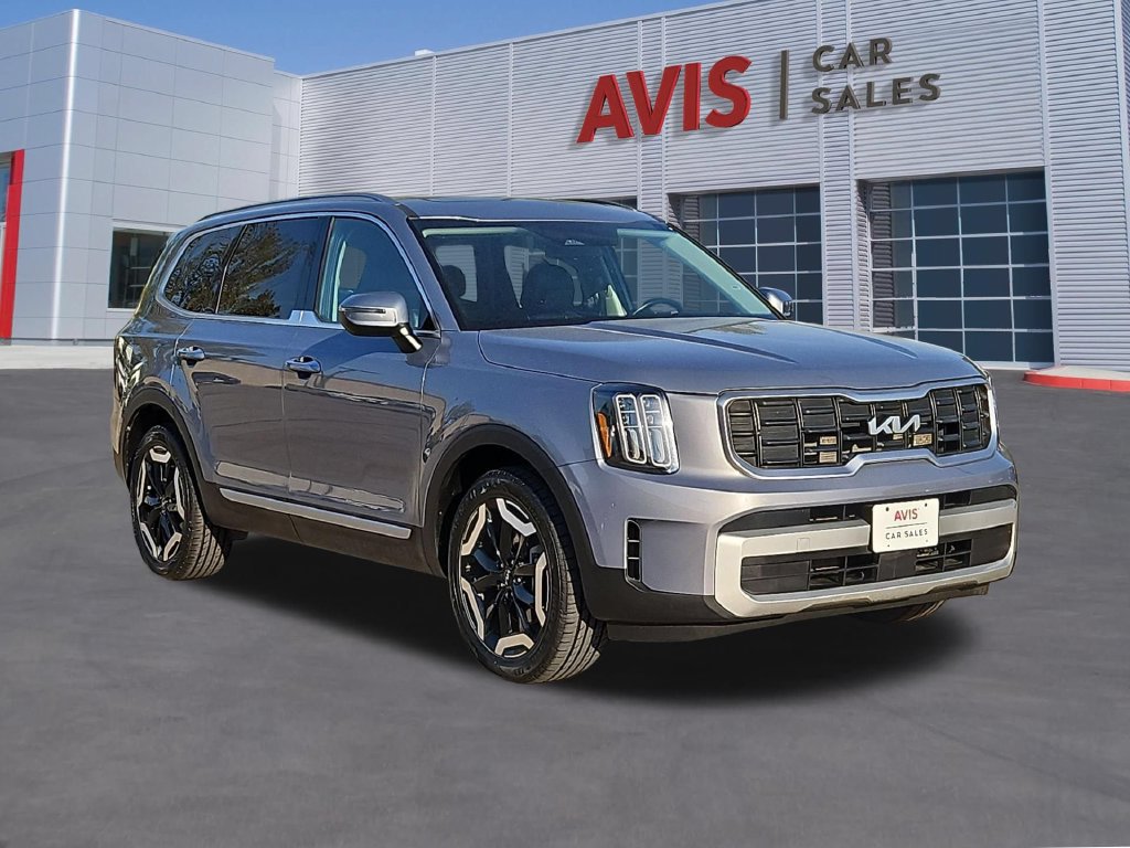 Used 2025 Kia Telluride S FWD image 3