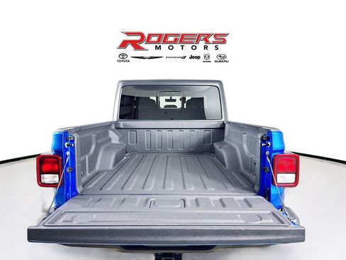 Certified 2021 Jeep Gladiator Willys image 24