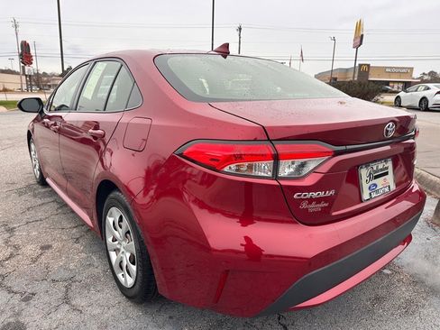 Used 2022 Toyota Corolla LE image 5